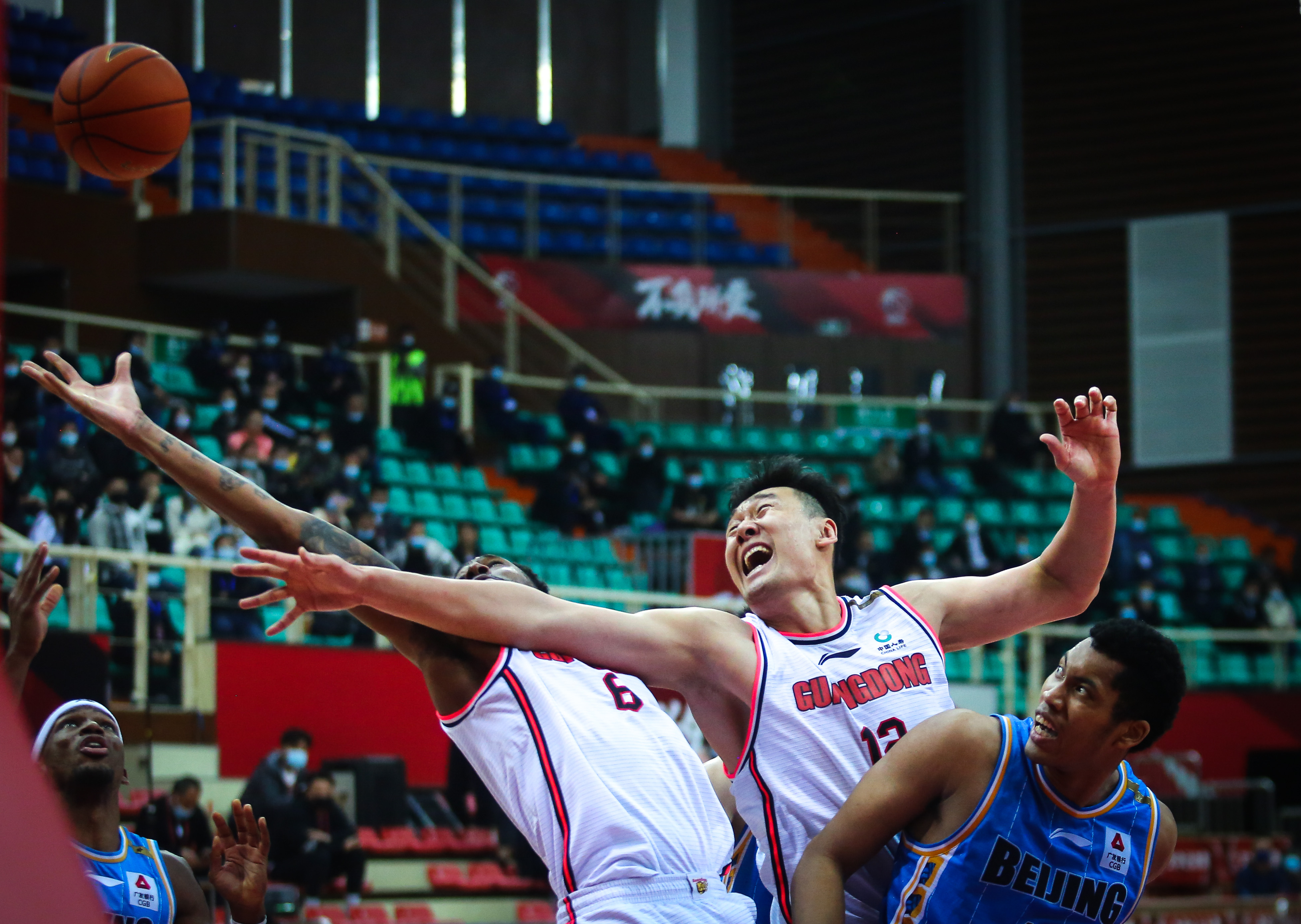 网页版入口-包含雄心万丈！球队实力较量，爆发出巅峰对决的词条