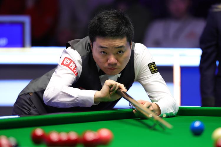 最动人心弦最惊爆眼球的足球过人技巧秀 最动人心弦最惊爆眼球的足球过人技巧秀