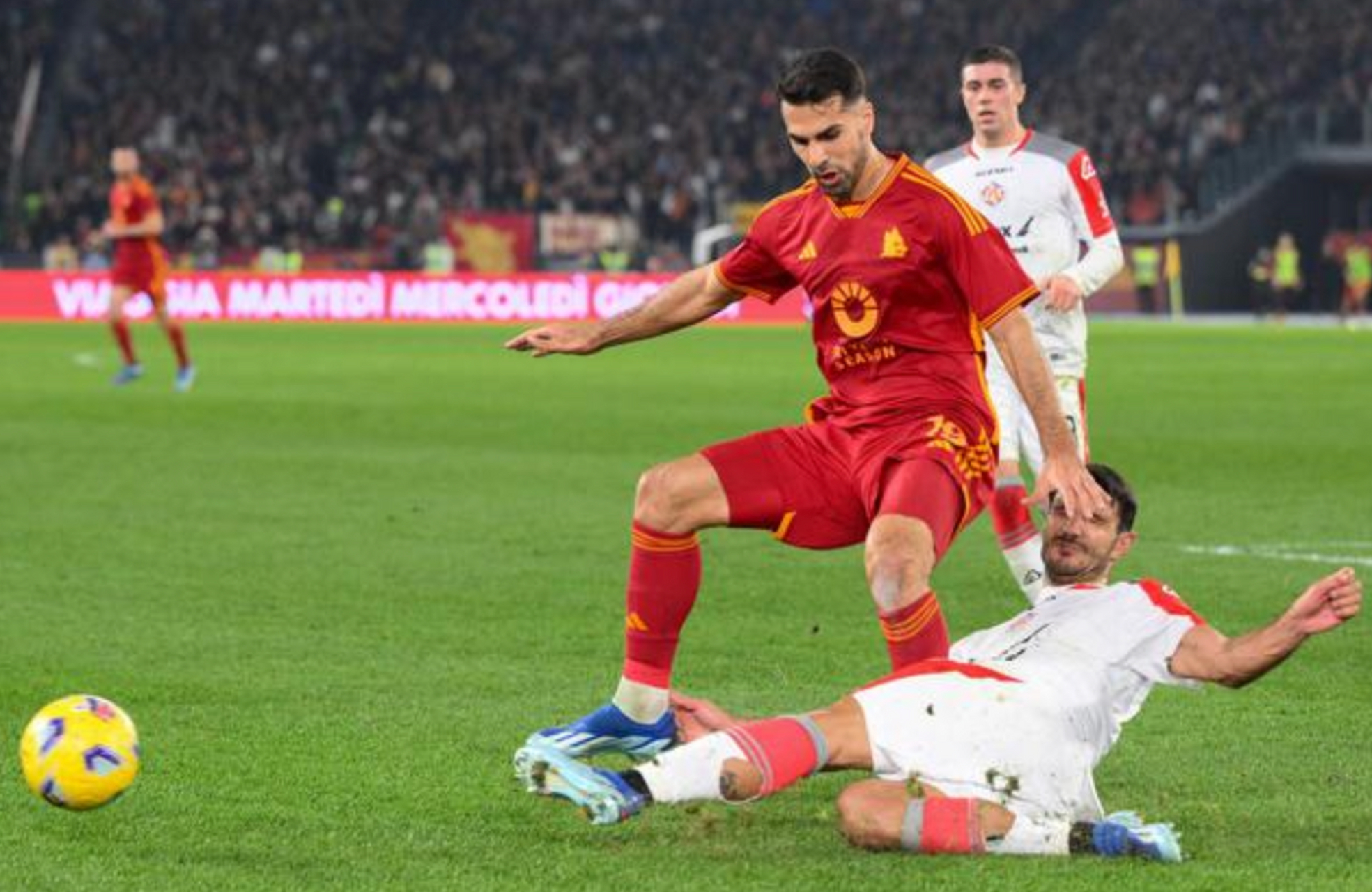 最动人心弦最惊爆眼球的足球过人技巧秀 最动人心弦最惊爆眼球的足球过人技巧秀